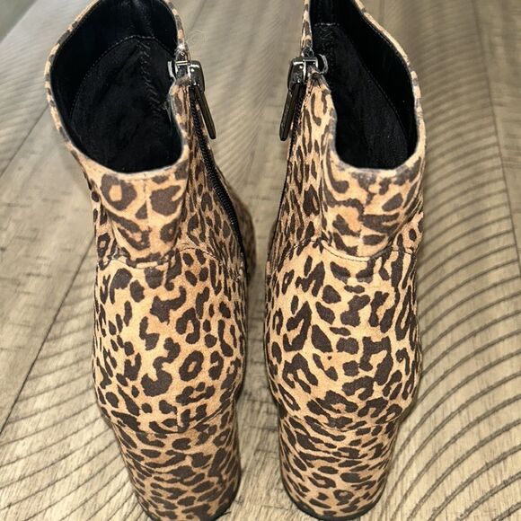 Circus’ 🎪 Leopard 🐆 Print Fabric Side Zip Boots 👢comfy covered stacked heel - Picture 7 of 17